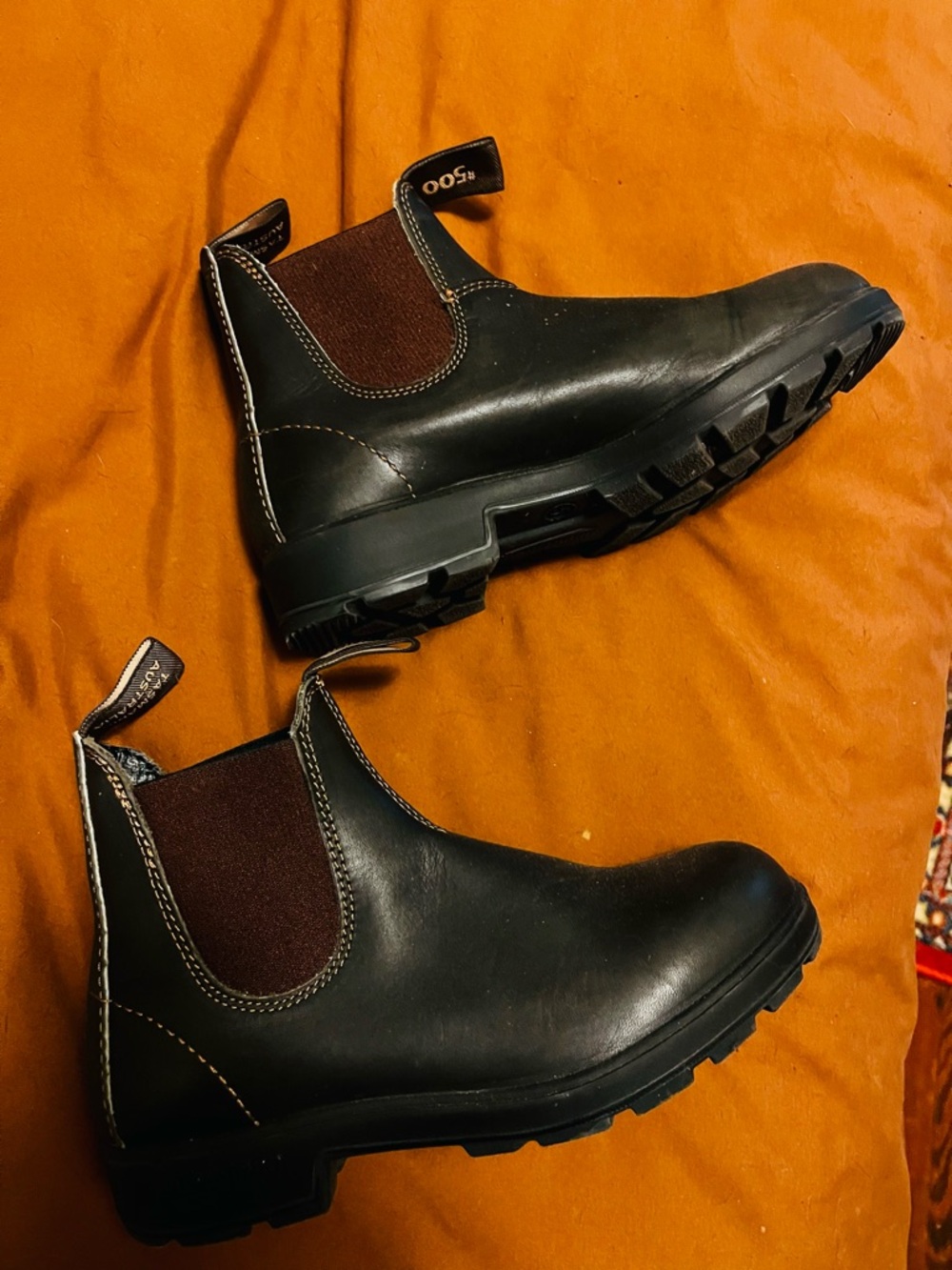 Blundstone Stout Brown Chelsea Boots with Pull Tabs like new